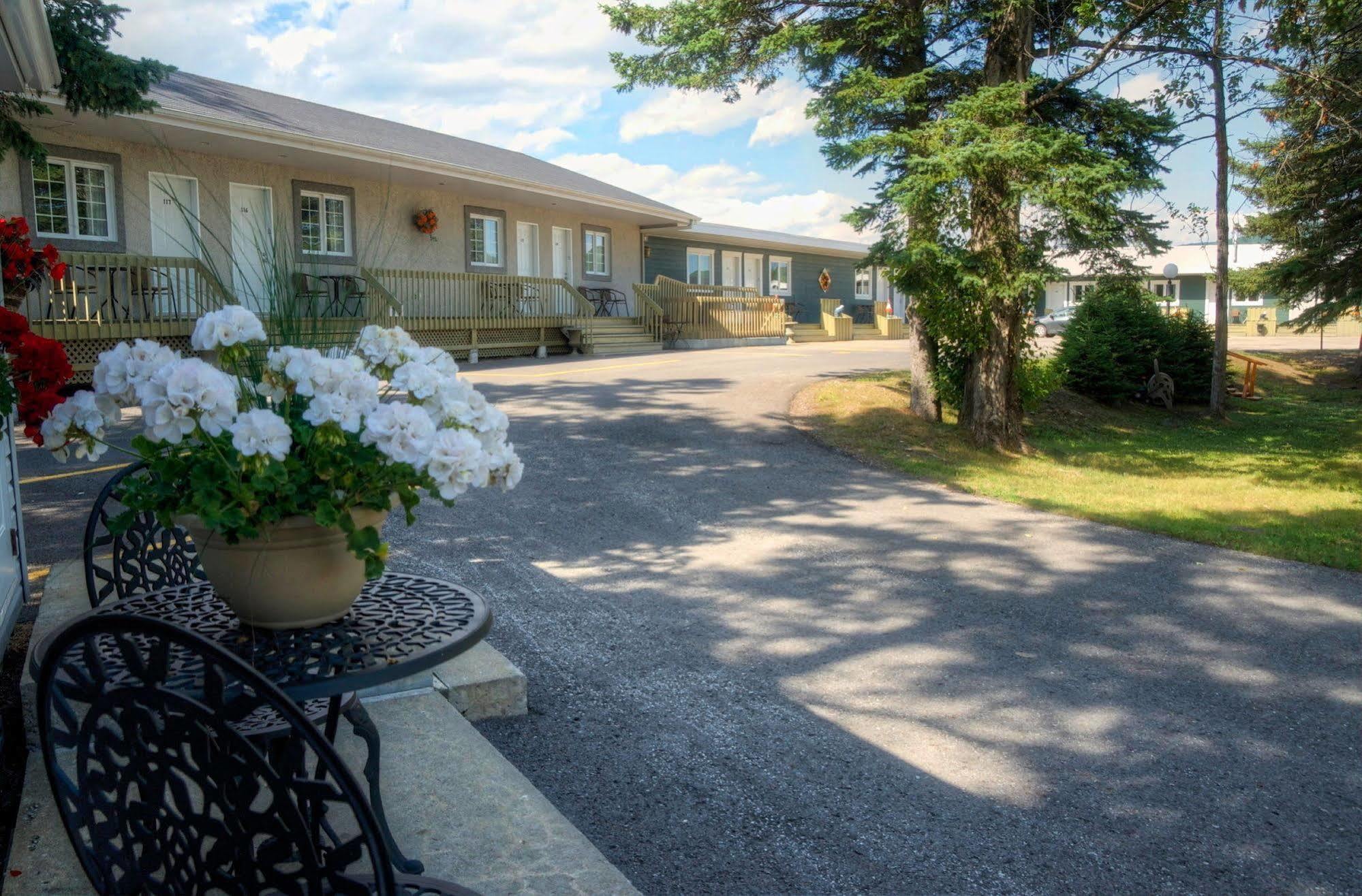Motel Des Cascades Baie-Saint-Paul Exterior foto